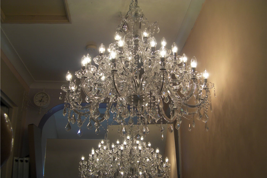 Advantages Of Luxury Chandelier post thumbnail image